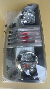 ヴォクシー、ボクシー ZZR70中古純正左テールライト(28-199 LED点灯確認済み)