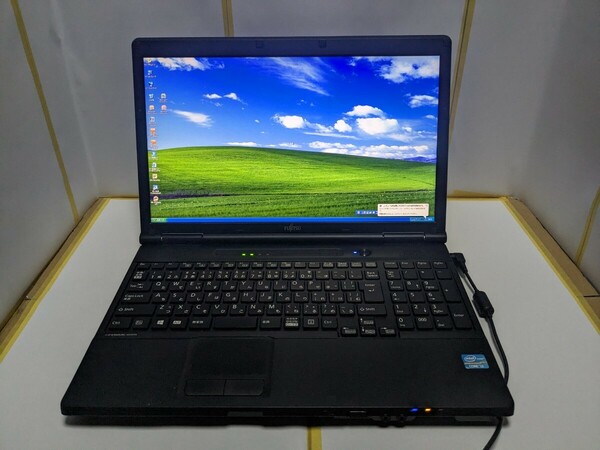 富士通　LIFEBOOK　A572/FX　windowsXPノートパソコン