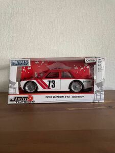 ★JADA TOYS 1/24 1973 DATSUN 510 WIDEBODY ダットサン 日産 JDM TNNERS レッド 赤★ スポコン JDM USDM