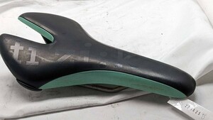 Fizik チェレステ　サドル SADA231025B