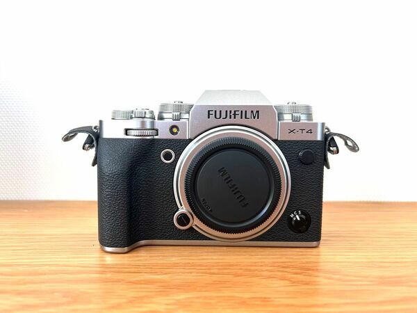 FUJIFILM X-T4 シルバー 美品 ボディ＋付属品あり