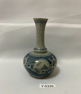 60339Y 花瓶 花器 壺 / 太郎左右衛門 貫入仕上げ 染付花入 山水 窓絵 一輪挿し 伊万里焼 茶道具 華道具