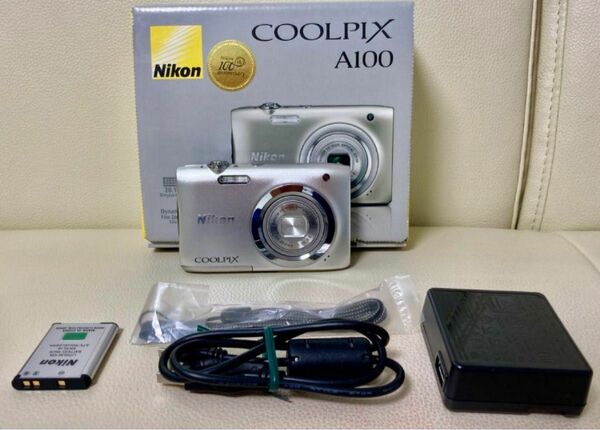 美品！　Nikon COOLPIX A100 2010万画素　液晶部保護シート貼付　ニコン