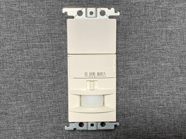 2個セット　パナソニック　Panasonic 壁取付　熱線センサ付自動SW親器 WTK1411W ホワイト　No.1