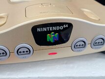 0228-5☆1円スタート☆美品 Nintendo64 箱付き　本体×2　コントローラー×8　アダプター×2　通電確認済み_画像6