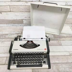 OLYMPIA Traveller de Luxe typewriter 