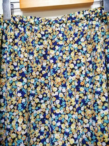 【中古美品】Lugnoncure ロングスカート 小花柄 フリーサイズ 後ろベルトゴム仕様 ポリエステル100% 裏地付き