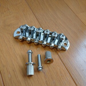 モズライト Mosrite Moseler Styleの Replacement Roller Bridge 