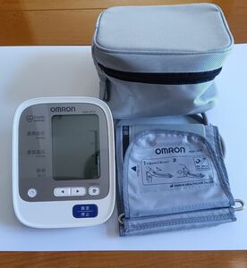 オムロン 上腕式血圧計　HEM-8721