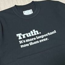 未使用品 希少 sacai×The New York Times 18AW Truth. Tシャツ Size4 Black カットソー スウェット パーカー デニム ブルゾン_画像6