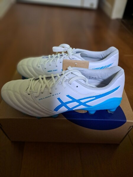 ASICS サッカースパイク 未使用 24センチ 1101A047-103 DS LIGHT X-FLY5