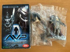 AVP L da- Predator Alien VS Predator one coin figure series inside sack unopened 