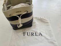 ソ）美品 フルラ FURLA ハンドバッグ ミニ 白 紫 ボーダー レザー　袋あり　未使用保管品_画像1