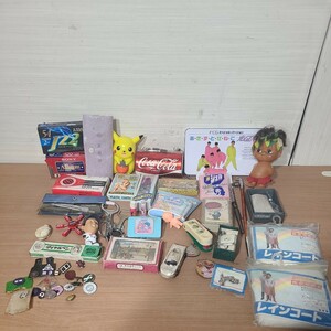 おもちゃ 文房具 玩具 ポケモン 昭和レトロ レインコート 亜土 フラガール 校章 バッジ リトルツインスターズ サンリオ カセット 光GENJI