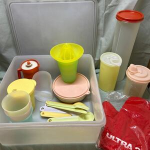 【3446倉2棚】 タッパーウェア Tupperware まとめて スパゲッティディスペンサー コップ カトラリー 保存容器 ジューサー 【現状渡し】