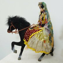 送料無料/展示品 ◆ イラン ペルシャ 馬に乗る女性 3体セット ◆ 民族衣装 馬_画像5