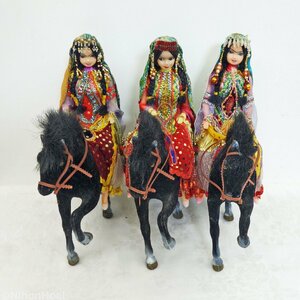 送料無料/展示品 ◆ イラン ペルシャ 馬に乗る女性 3体セット ◆ 民族衣装 馬