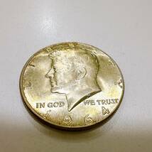 【TOA-5869】1円～ アメリカ リバティコイン ハーフダラー 銀貨 ケネディ 1964年 3点セット 一部ケース付き シルバー 海外コイン 保管品_画像3