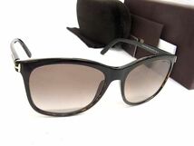 1円 ■美品■ TOM FORD トムフォード Fiona-02 TF 567 52G 56□16 145-2 サングラス メガネ 眼鏡 メンズ レディース ブラック系 FA5557_画像1