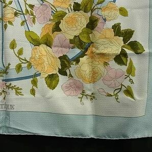 1円 ■美品■ HERMES エルメス ROMANTIQUE【ロマンティック】カレ90 シルク100% 大判 スカーフ ストール ショール ライトブルー系 AZ2004の画像3