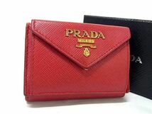 1円 ■美品■ PRADA プラダ サフィアーノレザー 三つ折り 財布 ウォレット 小銭入れ 札入れ レディース レッド系 AZ3409_画像1