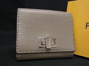 1円 FENDI フェンディ ピーカブー レザー 二つ折り 財布 ウォレット 札入れ 小銭入れ カード入れ グレージュ系 AZ3339