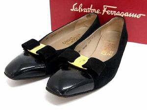 Salvatore Ferragamo フェラガモ ヴァラリボン スエード×パテントレザー ヒール パンプス サイズ 7 (約24.5cm) 靴 ブラック系 DD7948