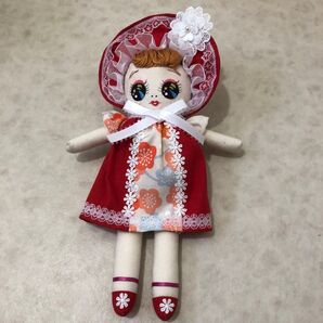 昭和レトロな文化人形を今風にアレンジしました。