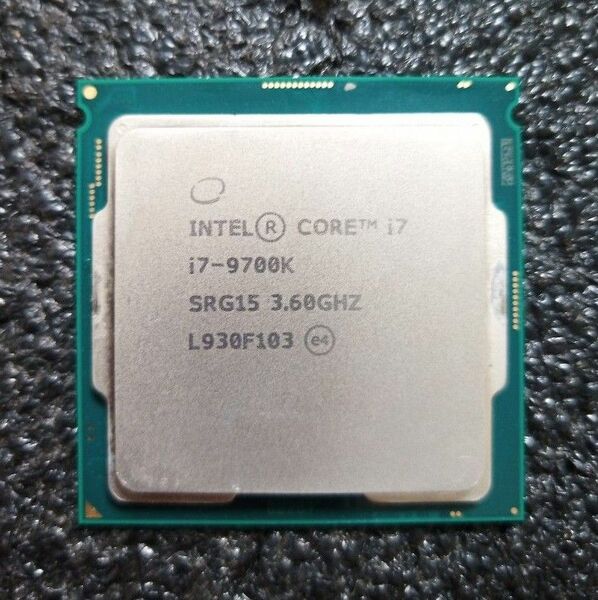 Intel Core I7 9700K 映像出力付き