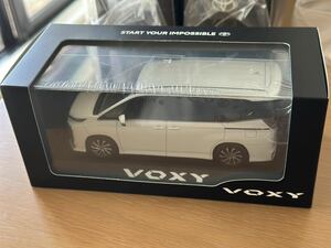 トヨタ　ヴォクシー　VOXY 90系　ミニカー　1/30