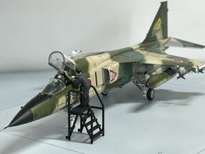 ★1/72 プラッツ製　三菱　F-1 戦闘機　フィギュア付き　航空自衛隊迷彩機　プラモデル完成品