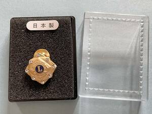  lion z Club pin badge ( special case entering )