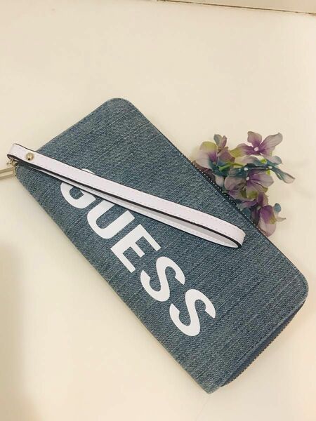 ◆ゲスGUESS◆デニム生地が可愛い長財布◆ストラップ付き◆美品◆