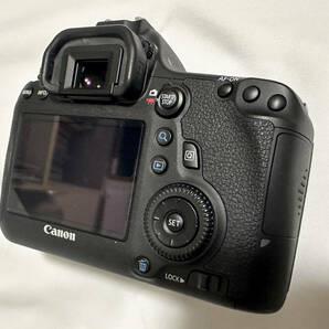 商品名：EOS D6 メーカー：Canon デジタル一眼広角 レンズ24～105 おまけ多数 レンズカバー＋バック＋三脚＋調湿ケースなどの画像9