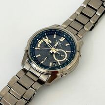 【H0511】CASIO カシオ LINEAGE リニエージ 電波ソーラー LIW-M610TDS チタン 腕時計 メンズ腕時計 稼動品_画像2