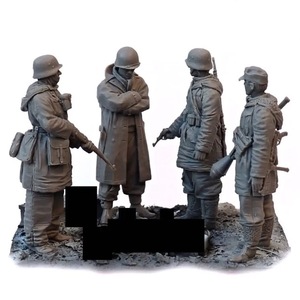 ミリタリー ジオラマ 兵士4体 1/35スケール 荷物 銃 セット 戦場 ヘルメット 戦争 樹脂 未塗装 未組み立て キット 兵隊 フィギュア 895