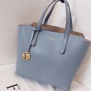 美品 フルラ FURLA サリー トート/ハンドバッグ ブルーグレー チャーム付き