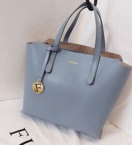 美品 フルラ FURLA サリー トート/ハンドバッグ ブルーグレー チャーム付き