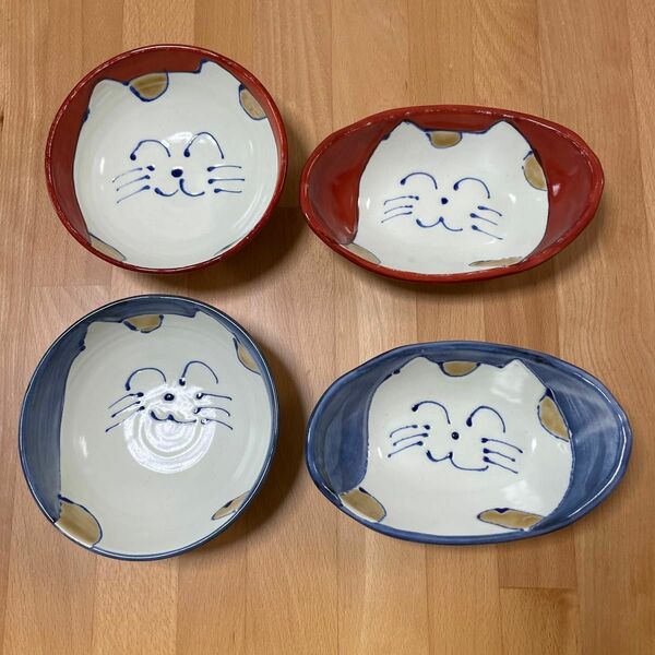 ネコのお皿4点セットです。丸い皿 直径16㎝高さ約6㎝　楕円形皿　W約20㎝H12.5㎝高さ5.5㎝　しっかりした造りです。