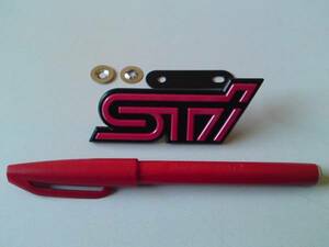 即決 スバル純正 [STi] フロントグリルエンブレム ピンク 新品