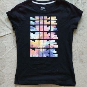 Nike 半袖Tシャツ、レディースM、ブラック地にプリント