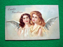 e7-105　外国絵葉書　エンボス　「二人の天使」切手貼_画像1