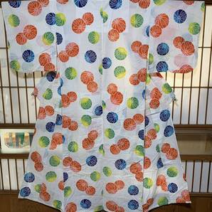 浴衣 昭和レトロ 木綿地 白地に赤と青と緑の手毬柄 Y119