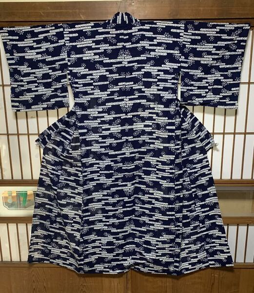 浴衣 昭和レトロ 木綿地 紺地に紅葉と波の輪白柄 Y108