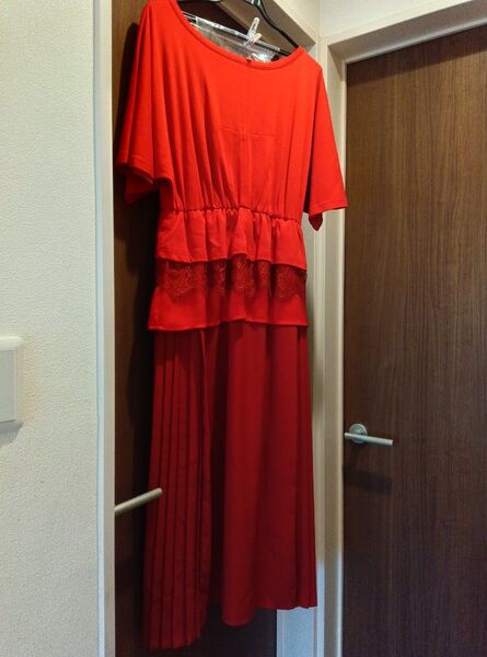 undercover gu コラボワンピースM 赤 未使用 ドレス アンダーカバー 母の日、還暦祝いなどにも。