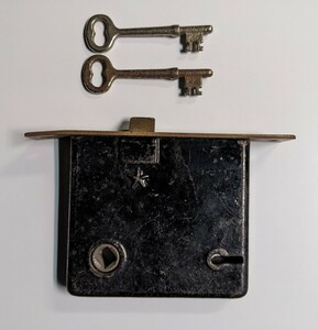 昔の鍵付錠　カギ　アンティーク　レトロ