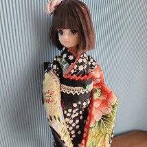 ◆リカちゃんの正絹お着物、黒色に花いっぱい、handmade 、綺麗◆_画像3