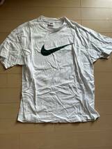 nike ナイキ Tシャツ 古着 ビッグスウォッシュ サイズL _画像1