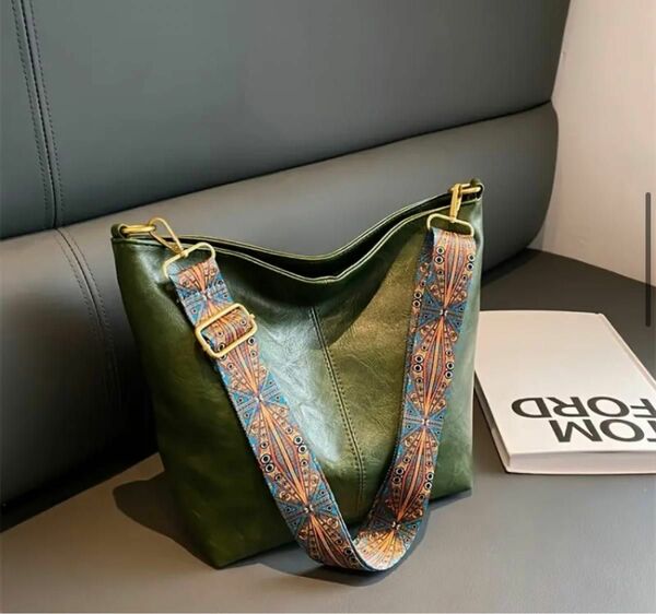 ショルダーバッグ ヴィンテージ エスニック ワイドストラップ 大容量 刺繍 通勤バッグ シンプル バッグ グリーン 
