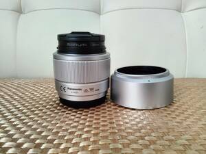 パナソニック Panasonic LUMIX G 25mm F1.7 ASPH. H-H025 シルバー 美品、動作品